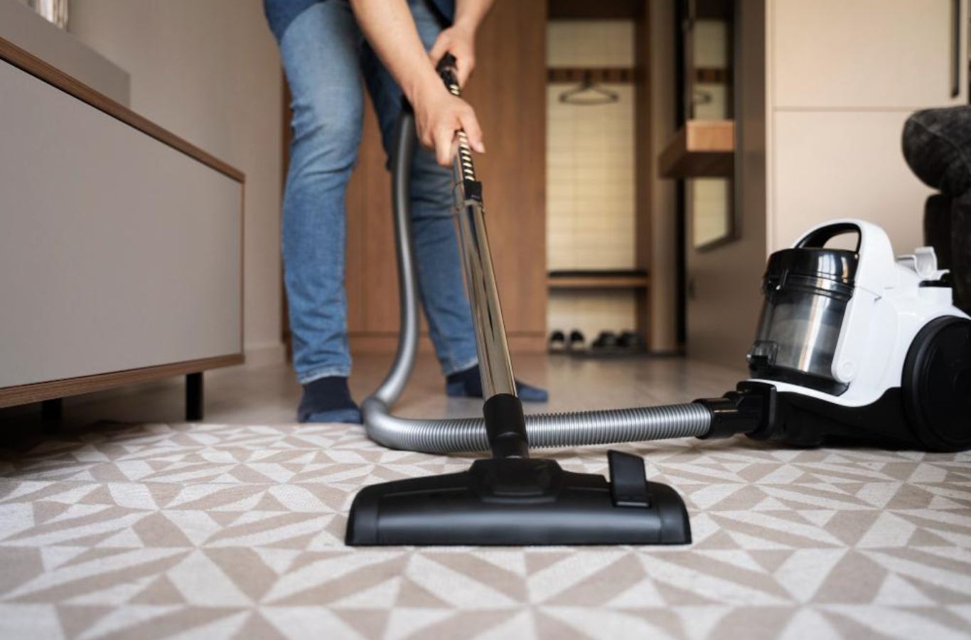 A Sunshine Clean Pros team member delivering cleaning services in Pennington, NJ, demonstrating the benefits of professional cleaning.